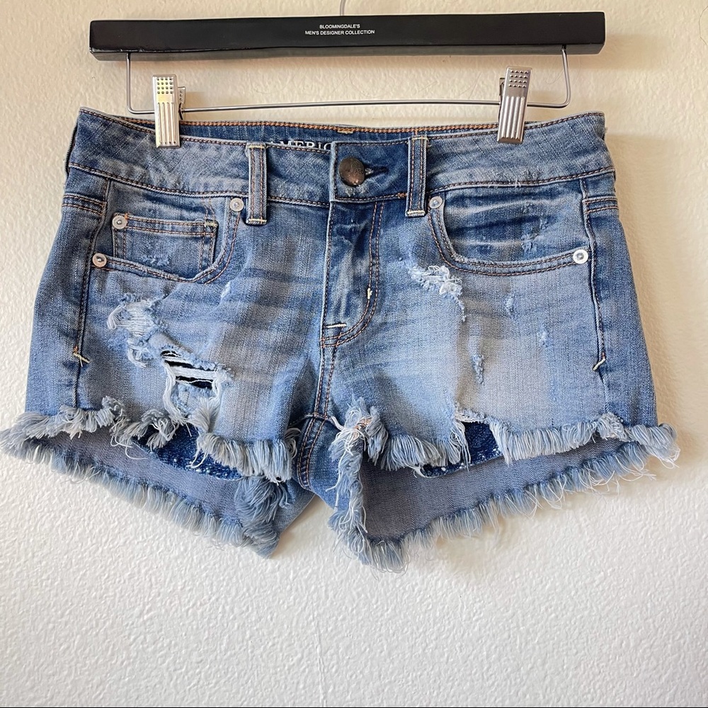 American Eagle Outfitter Shortie Shorts Light Wash 4